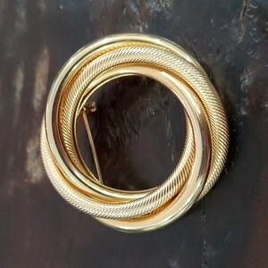 VINTAGE BROOCH PIN ROUND LAYERED